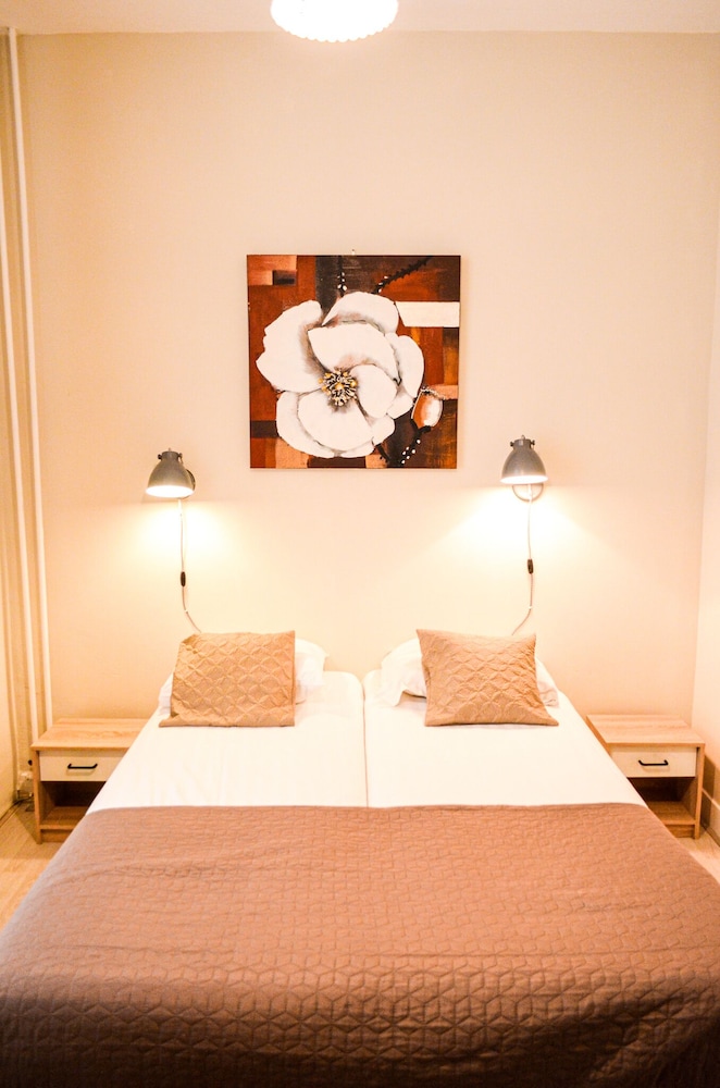 ROOM, DOUBLE BED, SHARED BATHROOM