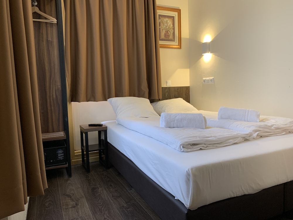 Orange Tulip Hotel 16/43