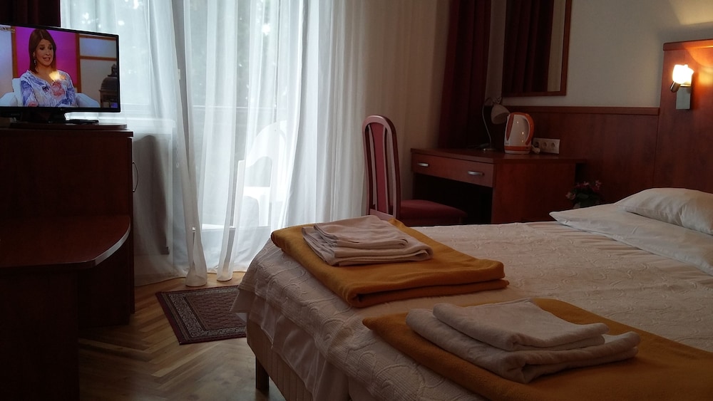 Helios Hotel Pension 26/73