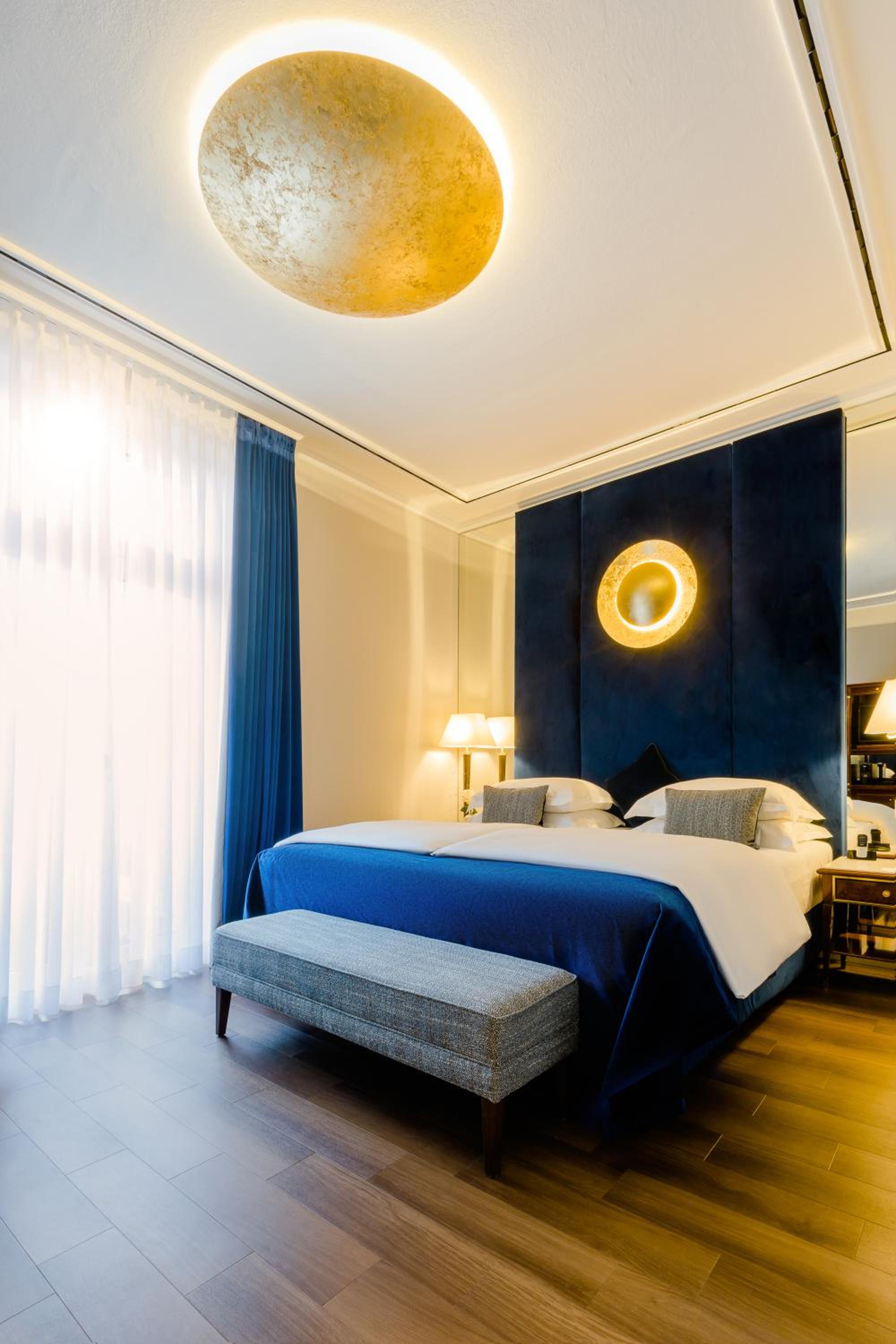 Suite, Queen Bed, Cathedral View