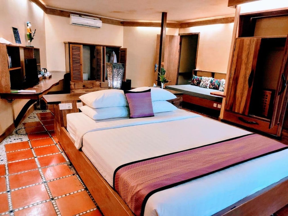 Residence, Penthouse, King and Queen Bed