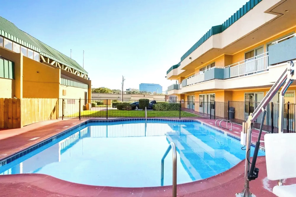 Homegate Studios & Suites San Antonio Medical Center I-10 26/49