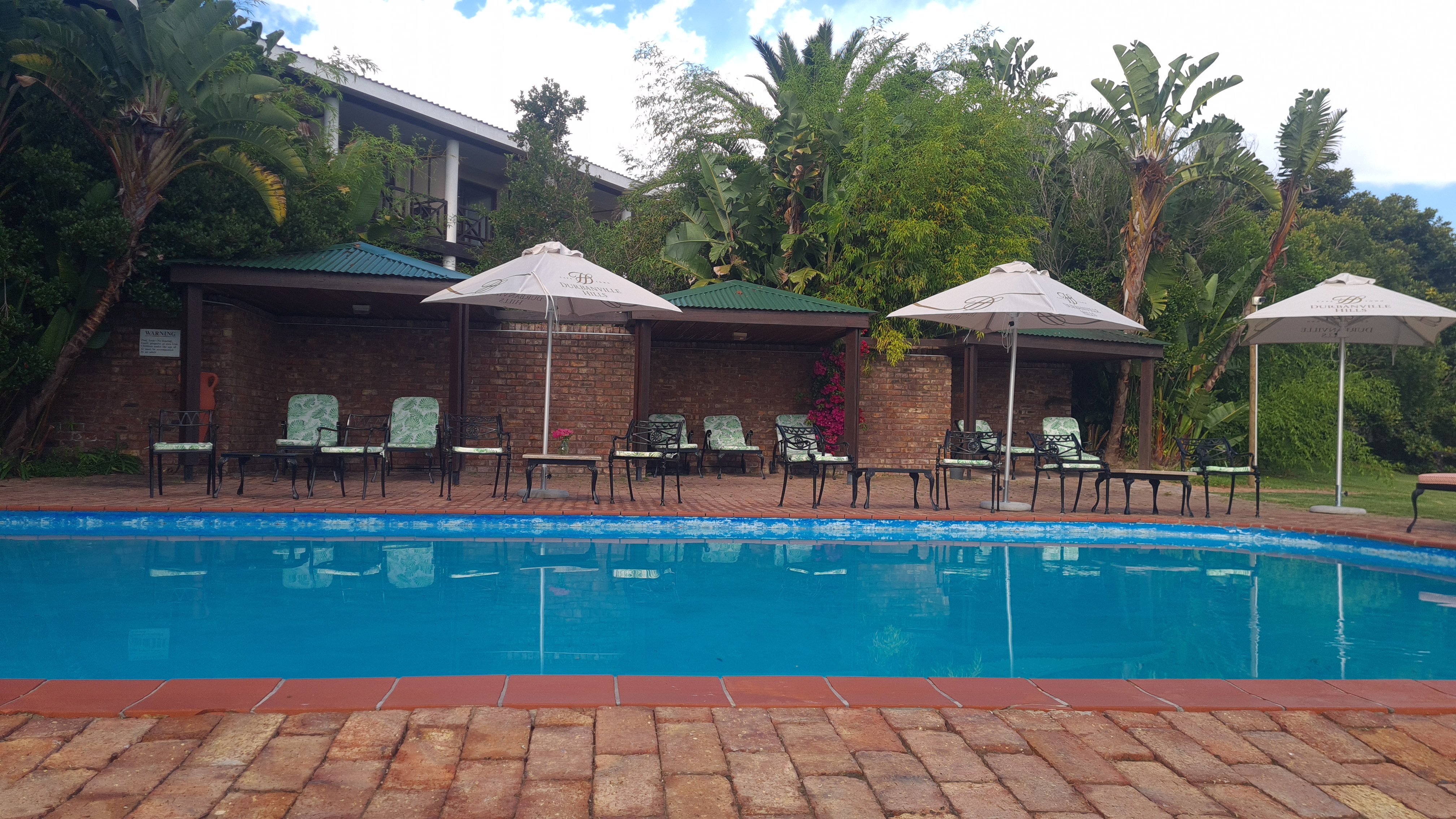 FAR HILLS COUNTRY HOTEL 4/53