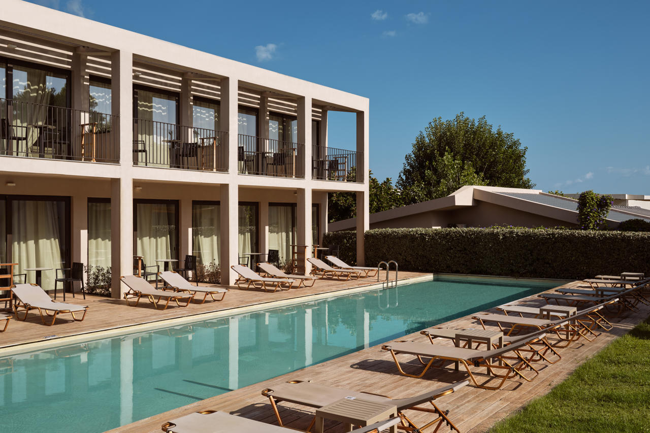 New Beach Hotel 6/43