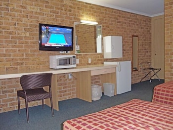 Town & Country Motor Inn 44/58