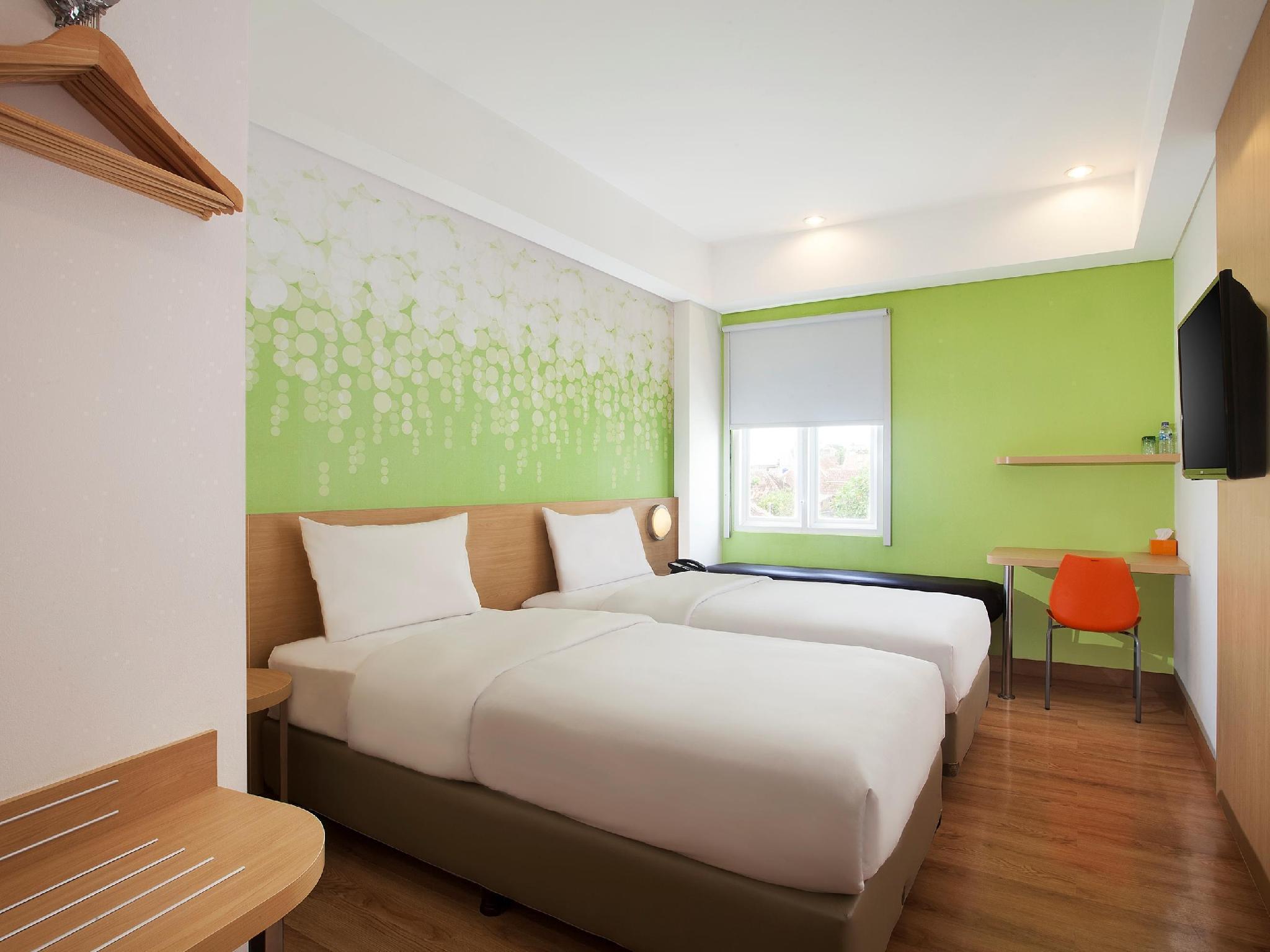 ROOM, TWIN BEDS