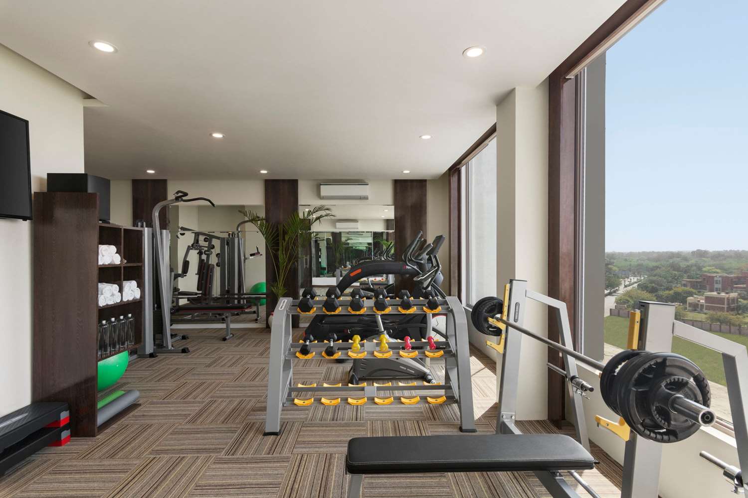 Ramada By Wyndham New Delhi Pitampura 9/25