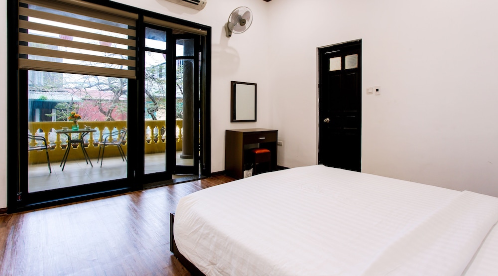 Hanoi Buddy Inn & Travel 10/99