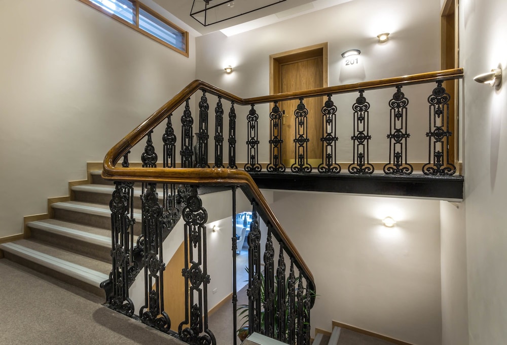 Basinghall Suites 16/33