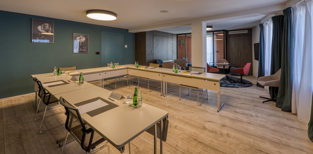 Mercure Pont D'avignon Centre 74/84