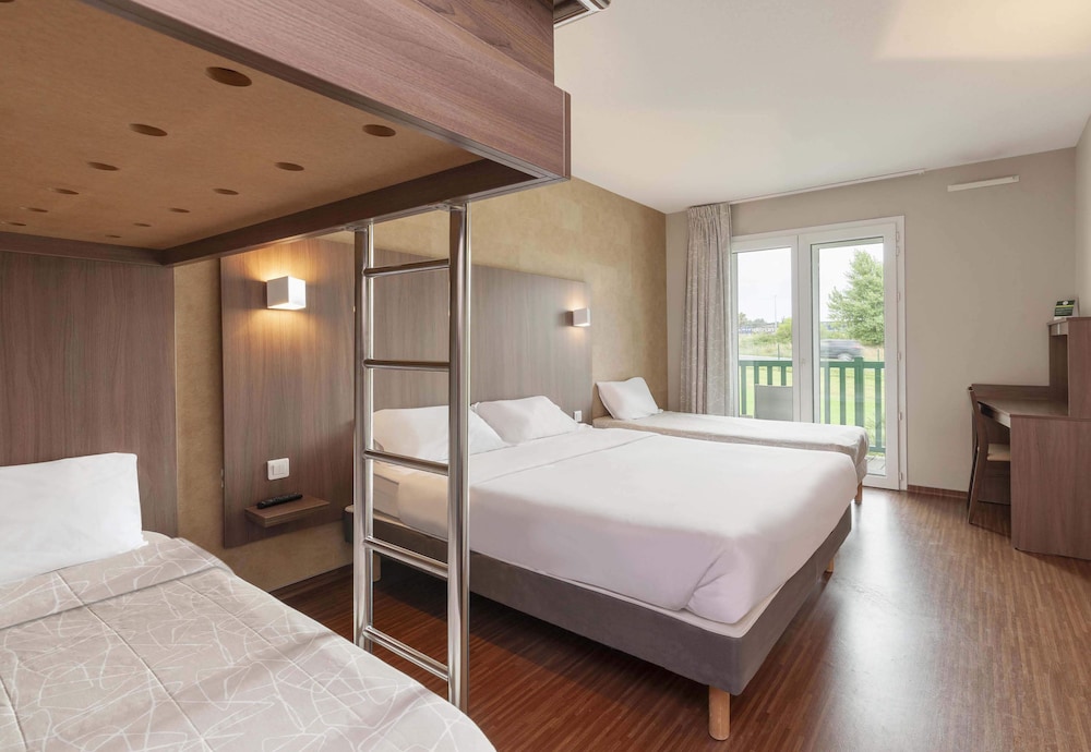 Family, 1 Double and 3 Single Beds