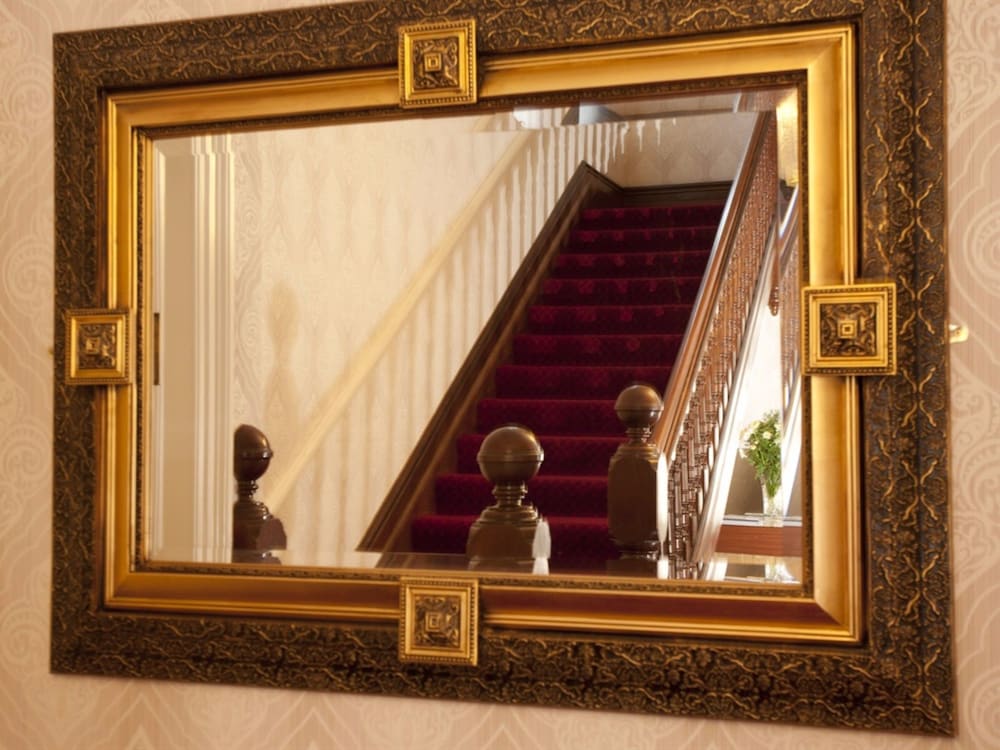 Denewood Hotel - Guest Accomodation 34/48