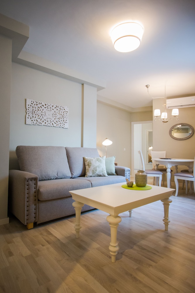 HOLIDAYS2MALAGA SUITES APARTMENTS 32/51