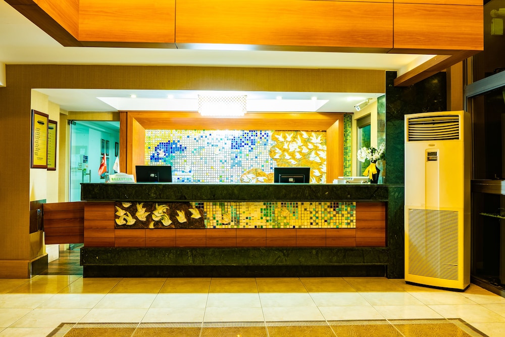 Ambassador Plaza 25/78