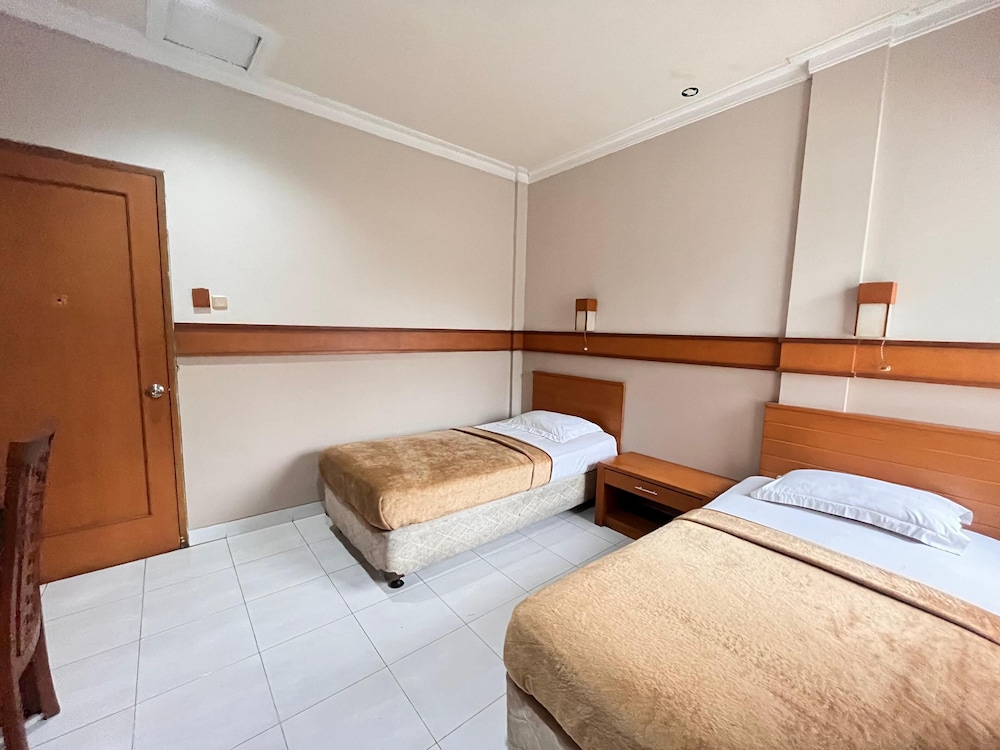 Hotel Caravan 24/49