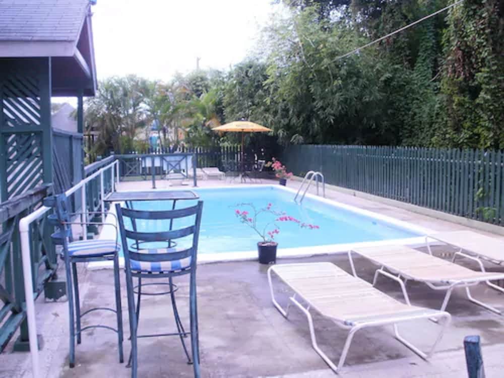 Pineapple Court Hotel 22/36