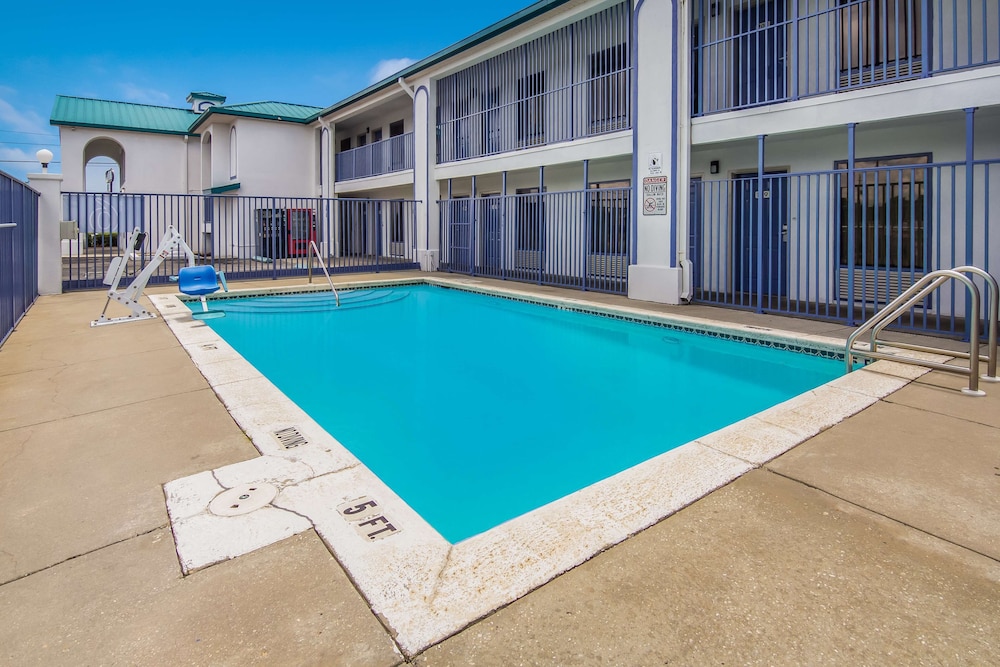 Motel6 Pensacola, FL - NAS 31/35