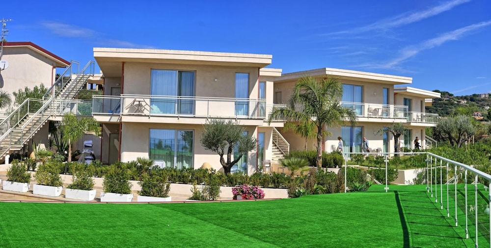 Blue Bay Resort 6/72