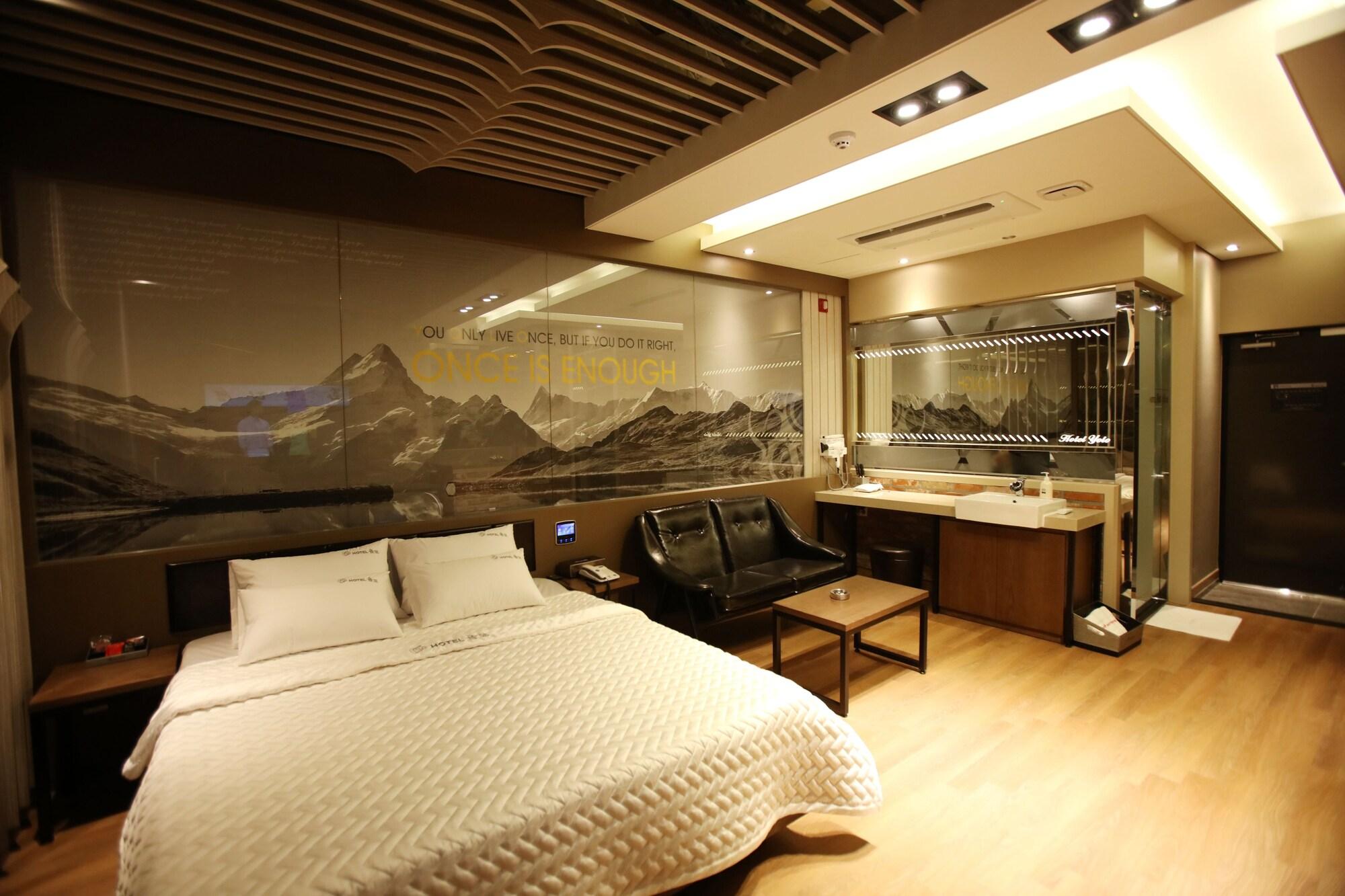 Hotel Yolo 44/53
