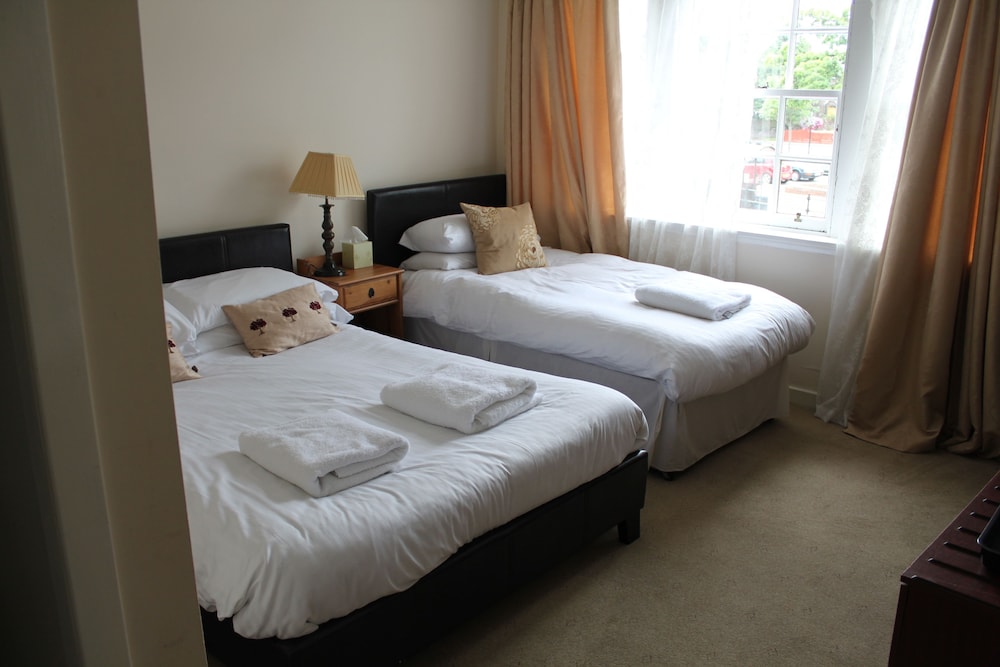The Alyth Hotel 12/50