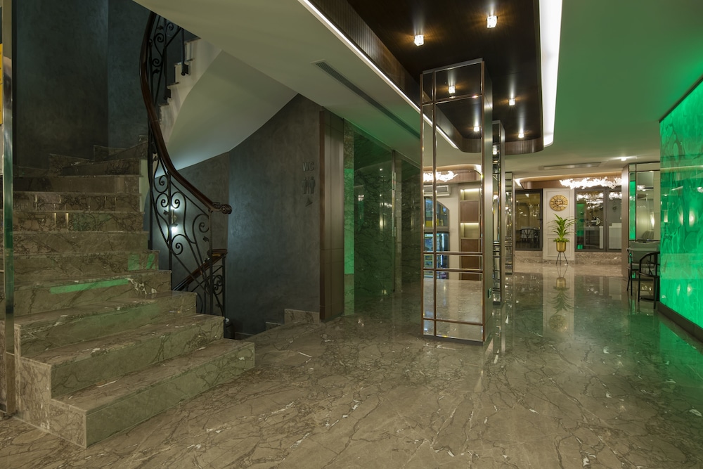 Nena Hotel 30/47