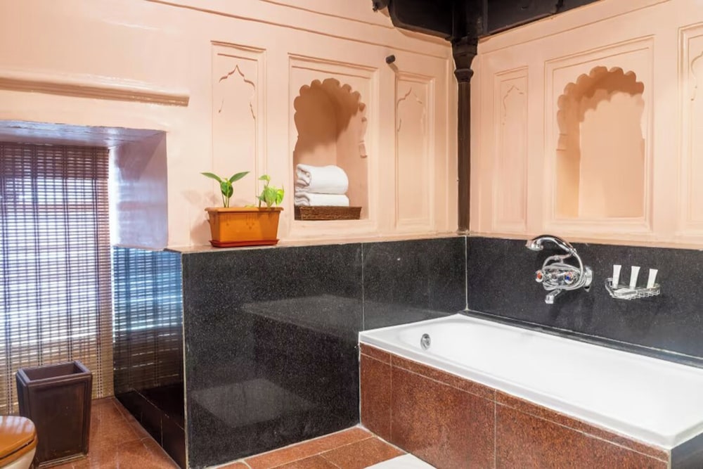 MAHARAJA, SUITE