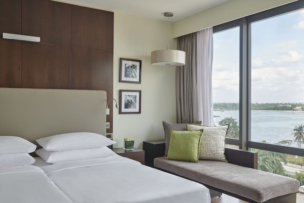 ROOM, TWIN BEDS