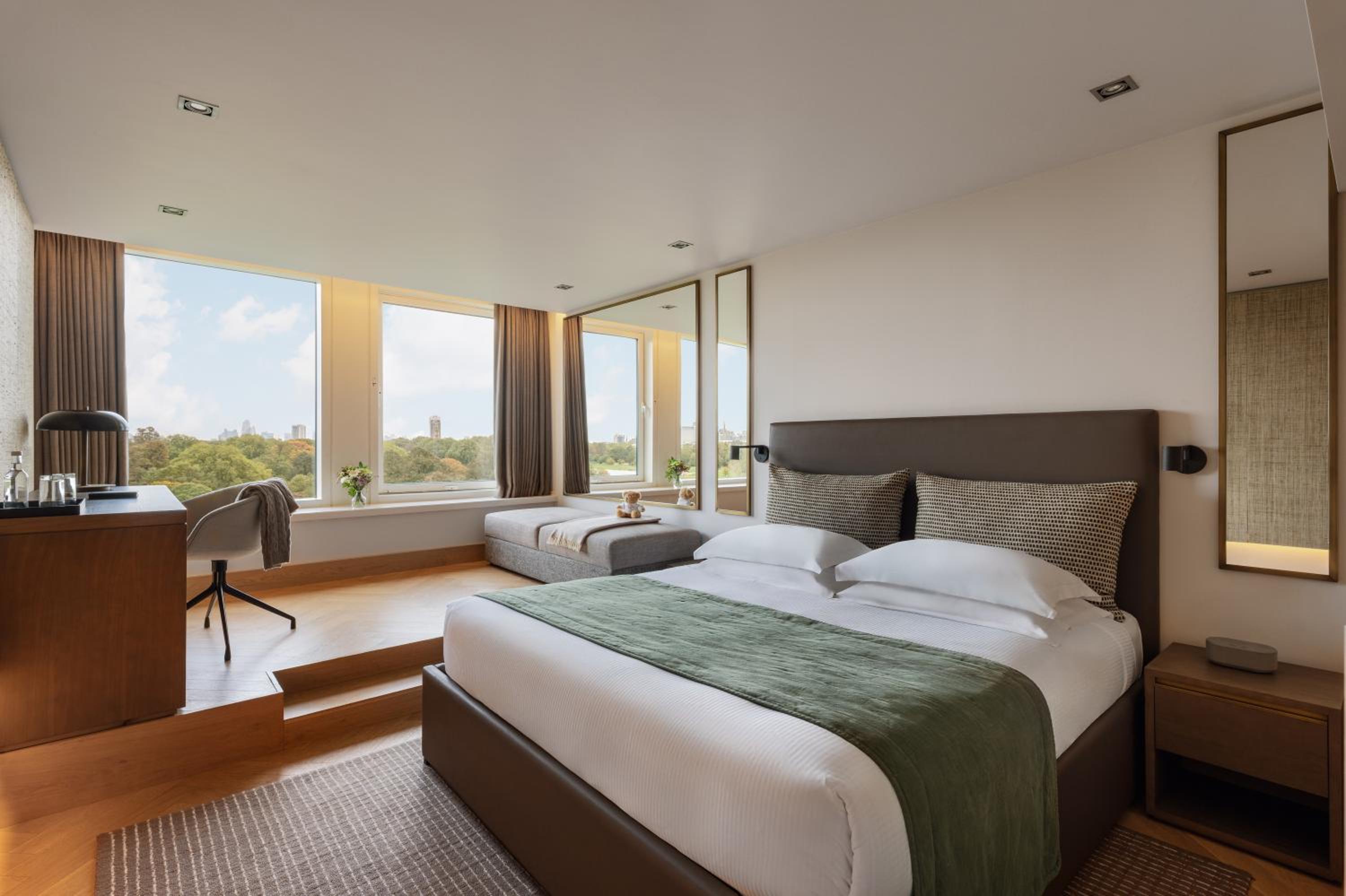 Royal, Garden, Deluxe, Queen Bed