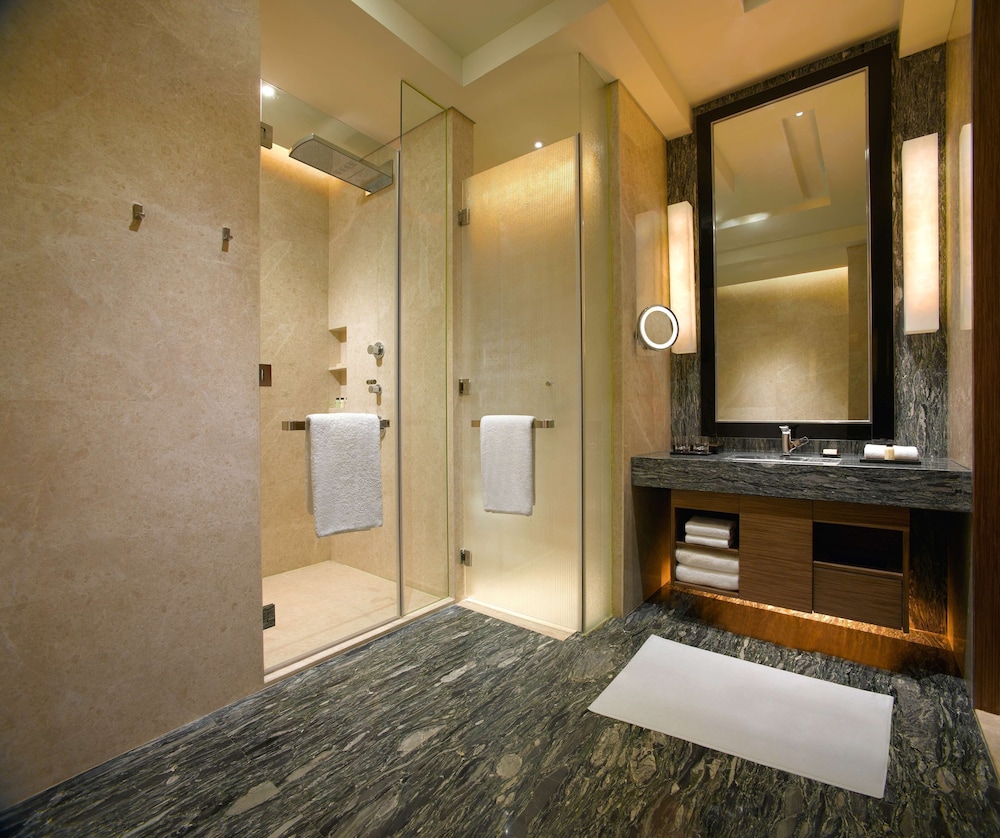 غرفة بسريرين منفصلين بإطلالة على الحديقة، Hyatt Regency Guiyang 7/7