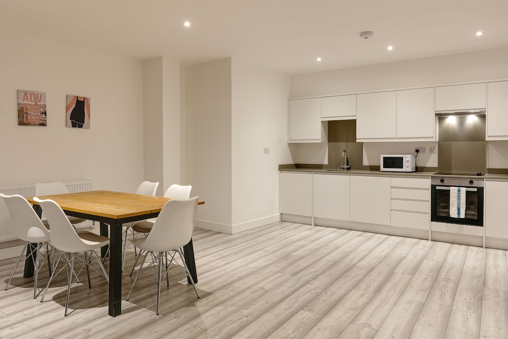Hounslow Central Apartments 35/40