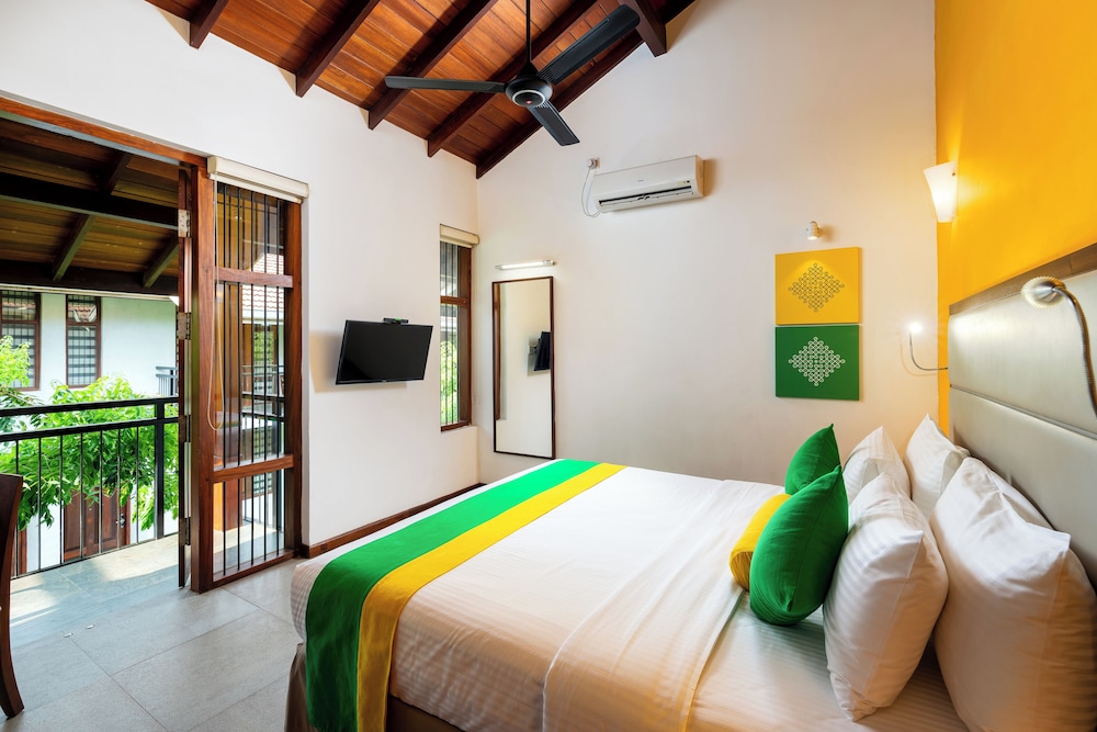 2 Bedrooms, Superior, Suite, 1 King and 1 Single Beds, Garden View, Sofa, Garden Area