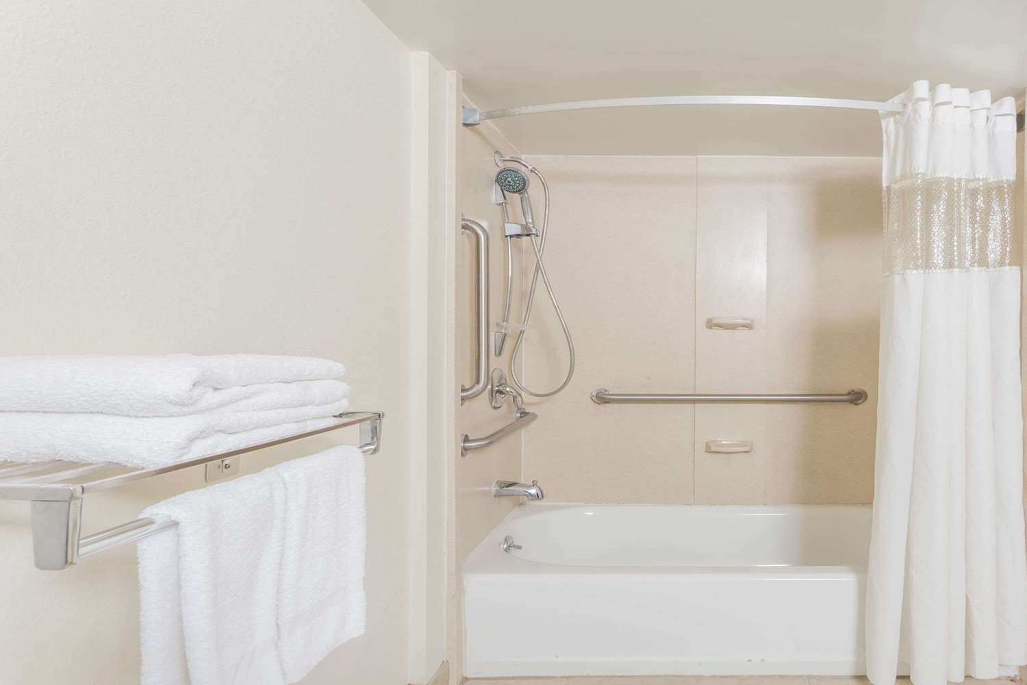 Days Inn by Wyndham Camp Springs/Andrews AFB DC Area 9/9