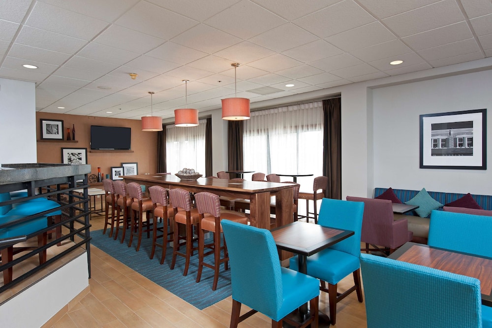 Hampton Inn Bloomington 38/62