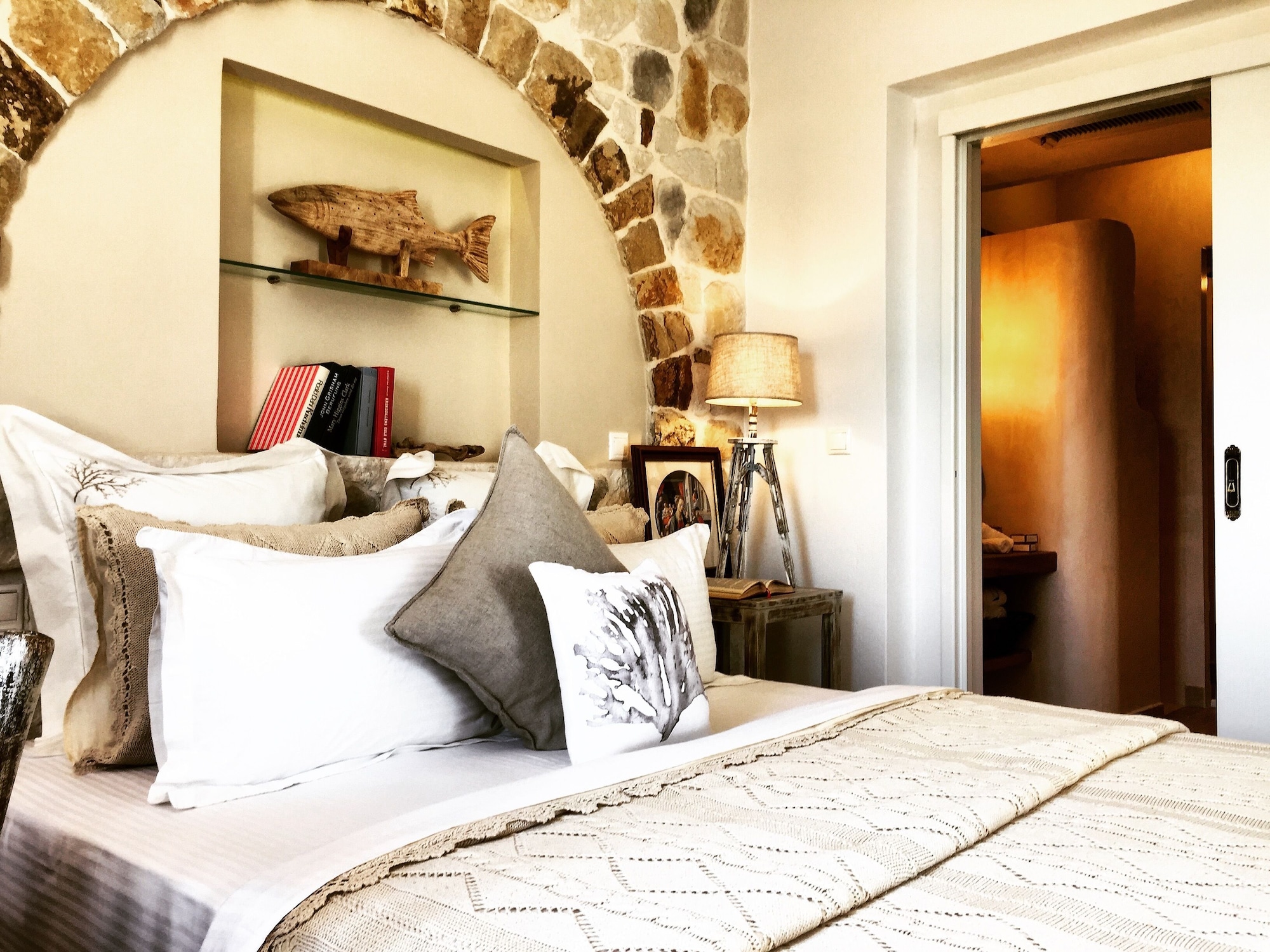 PREMIUM, SUITE, QUEEN BED, SOFA