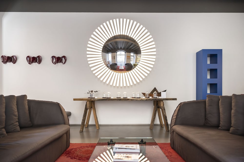 Savona 18 Suites 43/74