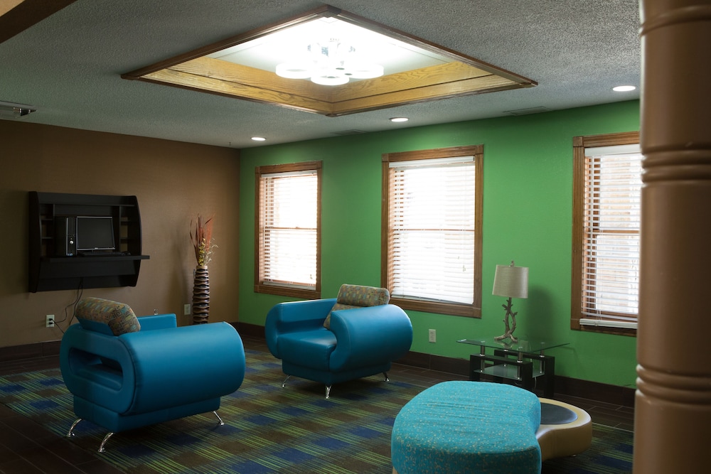 Quality Inn & Suites Bedford West IN 28/40