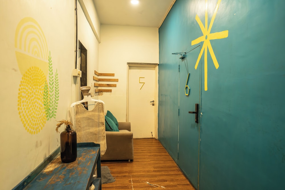Locomo Hostel - Mumbai Airport 30/50
