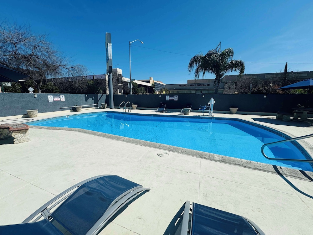 SureStay by Best Western Fresno Central 49/54