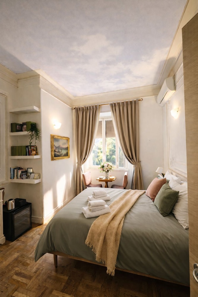 COMFORT, DOUBLE BED, EXTERNAL BATHROOM