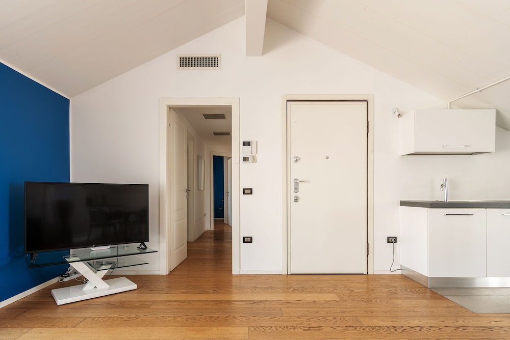 Easyhomes - Brera Luxury Suites 24/42