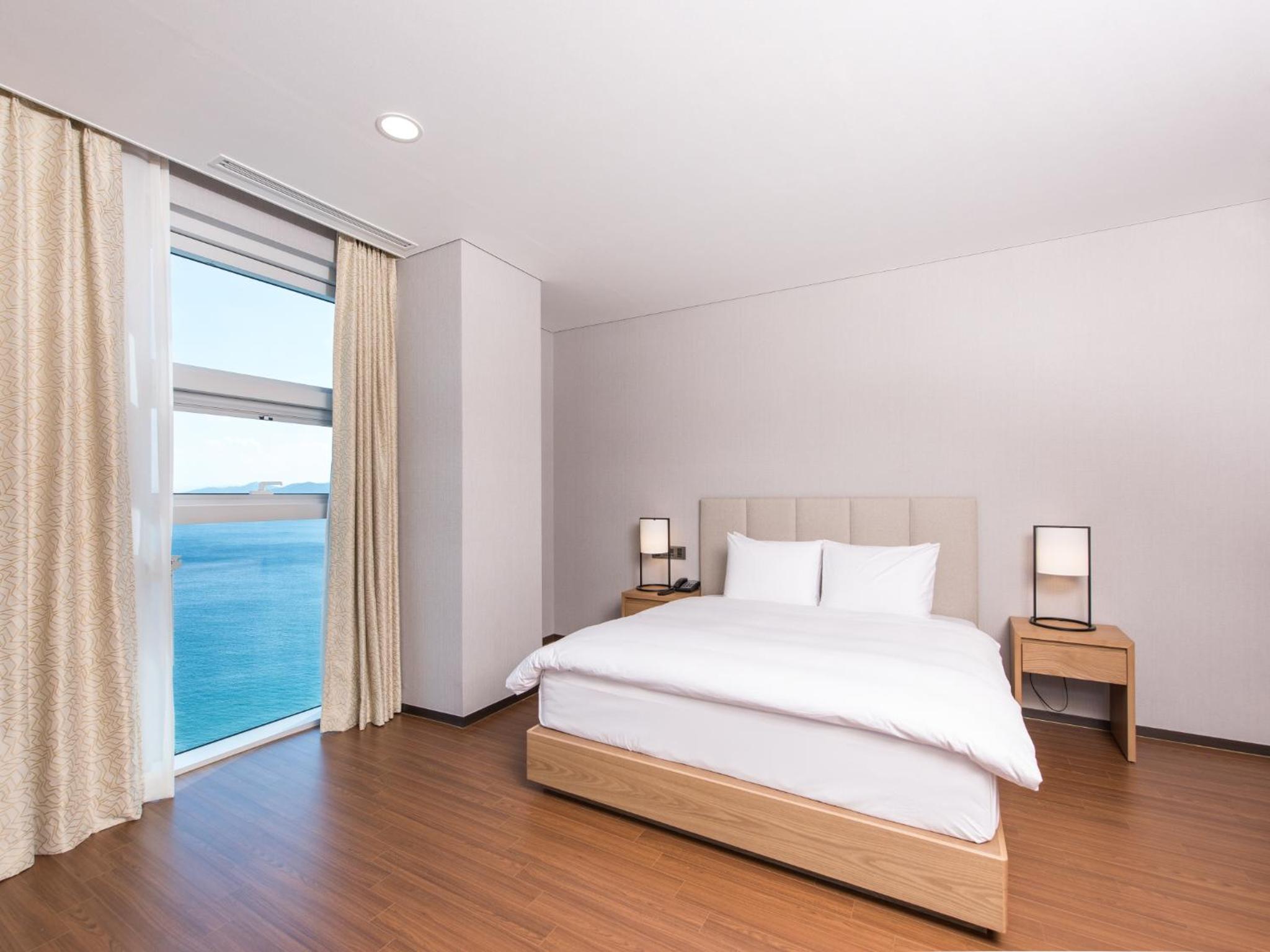 Suite, Queen Bed, Ocean View