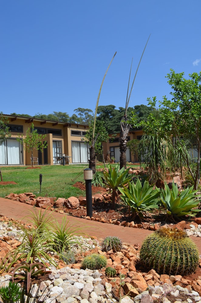 Manor Hills Guest Lodge 32/40