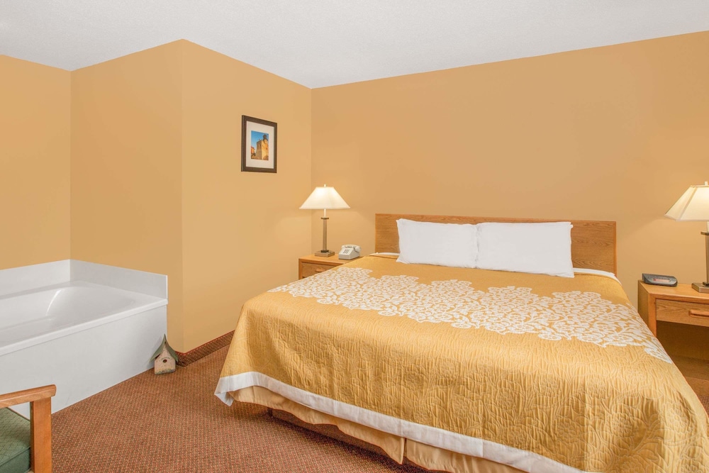 Days Inn by Wyndham Worthington 6/20
