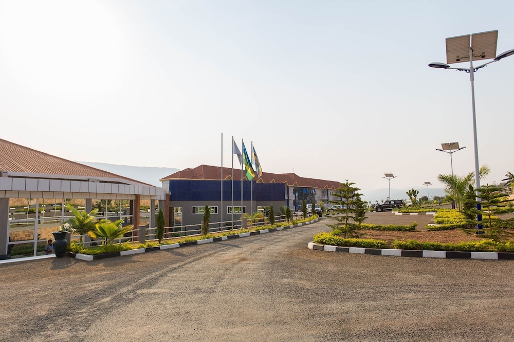 Dove Hotel 35/49