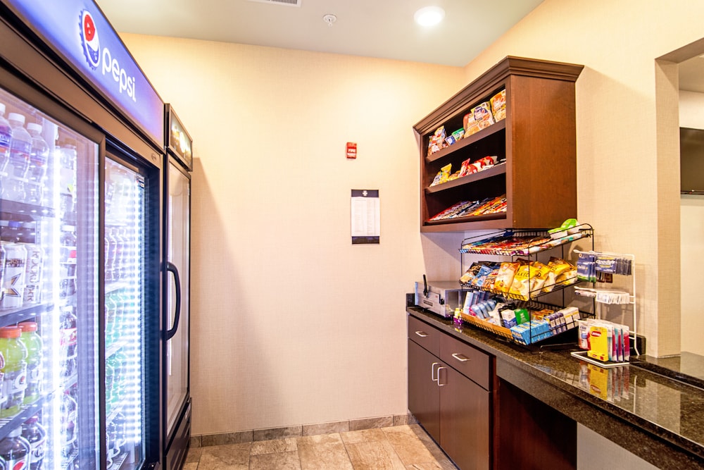 Cobblestone Hotel & Suites - Paxton 43/63