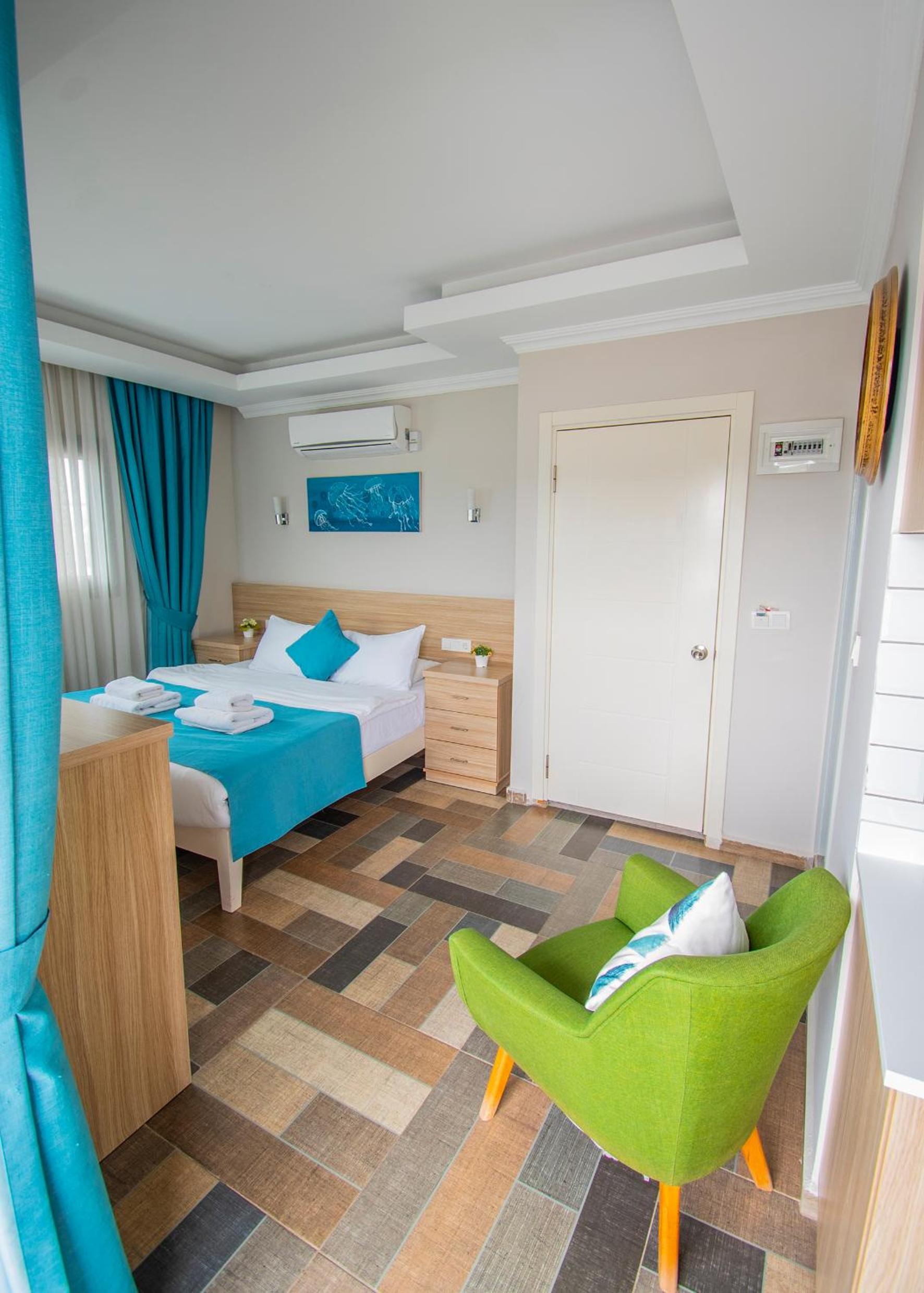 غرفة بسرير مزدوج بإطلالة على البحر، M Suite Hotel 9/10