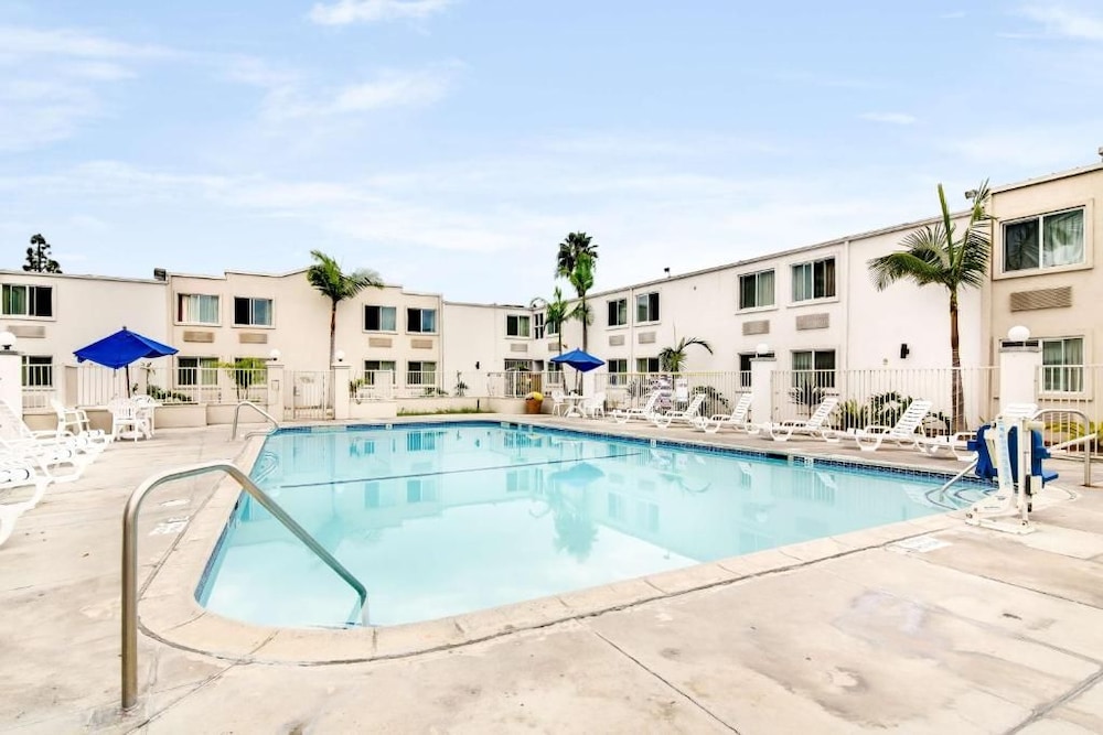 Motel6 Carson, CA 56/59