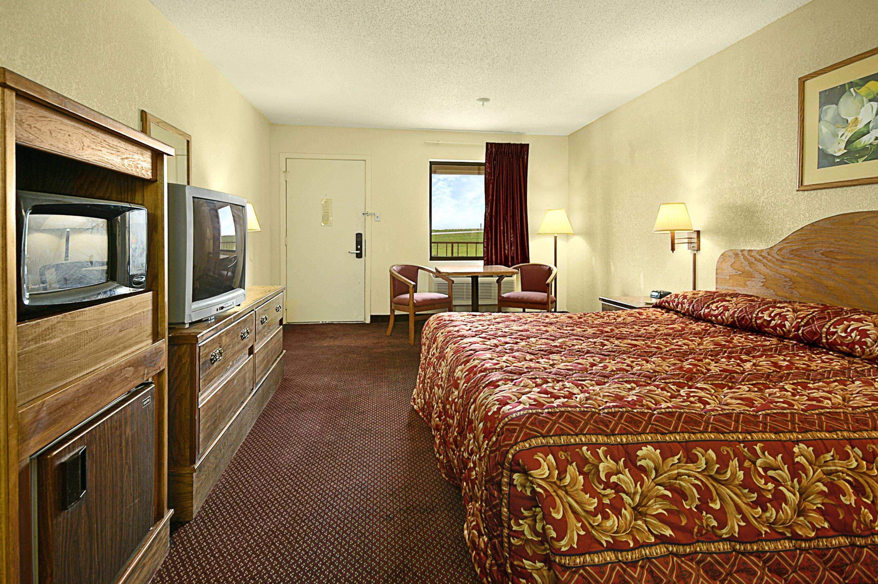 Super 8 by Wyndham Rayville 8/12