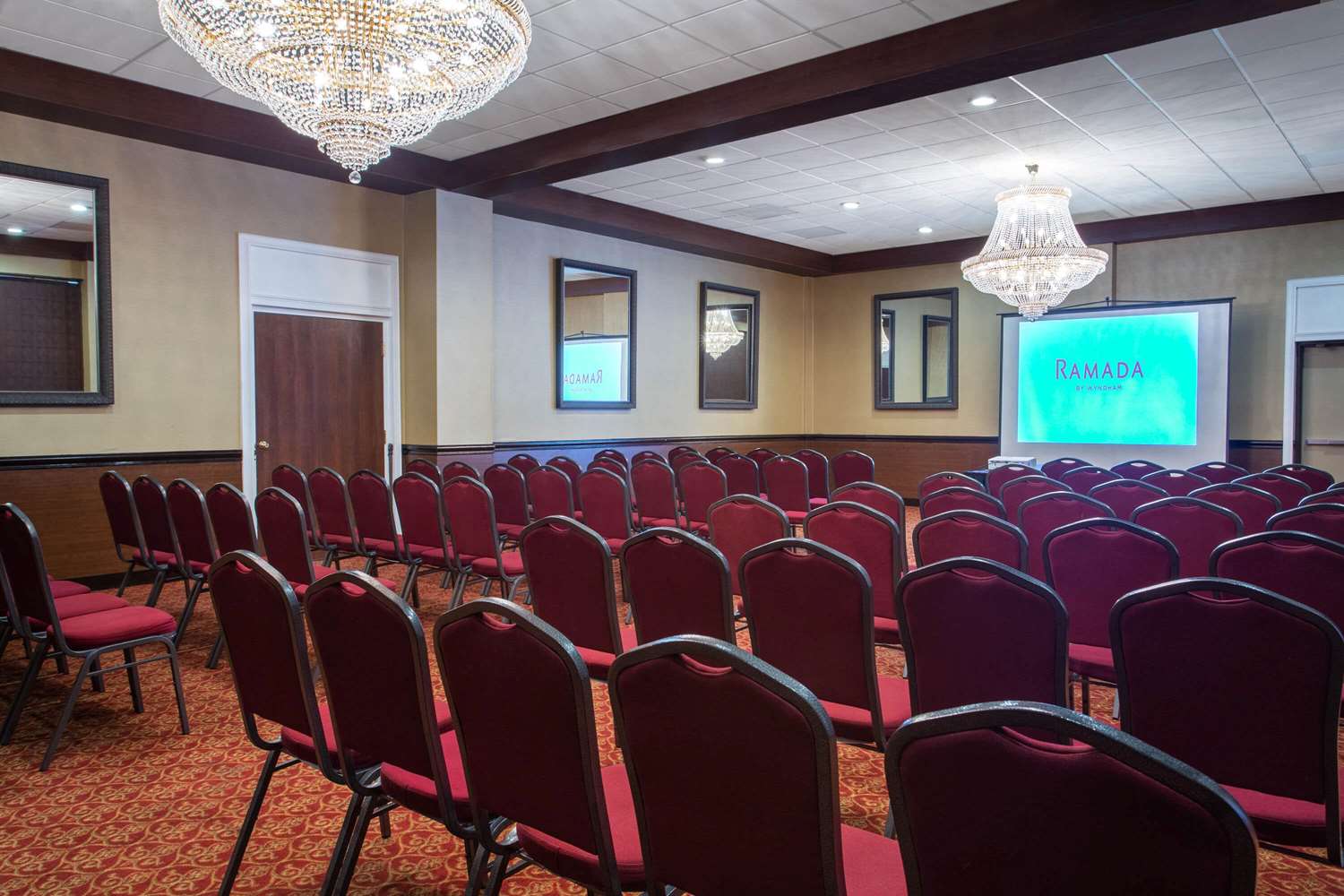 Ramada By Wyndham Tampa Airport Westshore 22/29
