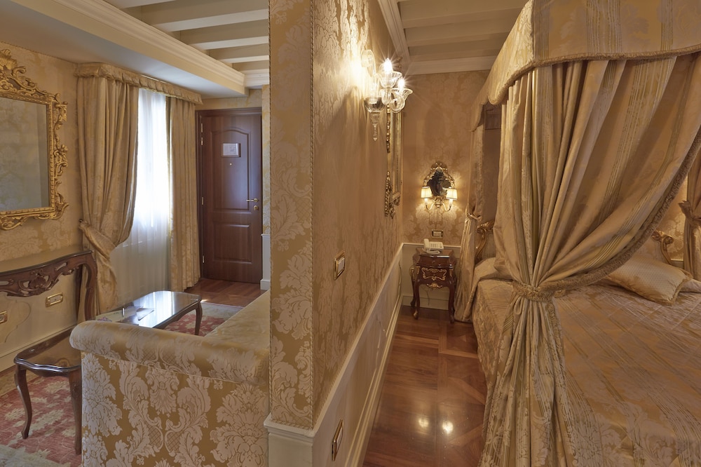 Canal Grande Hotel 13/36
